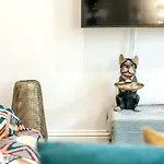 Niru Experience Elegant Apartment In Kensington